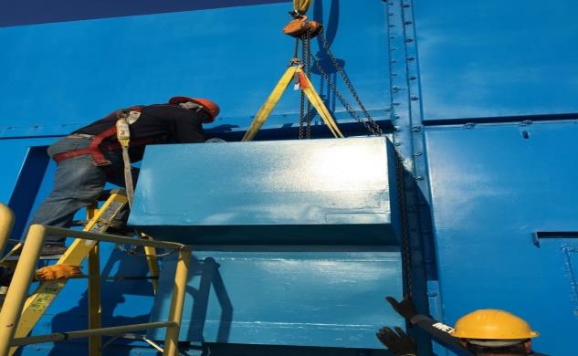 Montaje de sección metálica reparada en ducto de ventilación de excitador