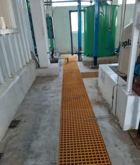 Rejilla RGM 15 instalada en trinchera pluvial de planta DEMI