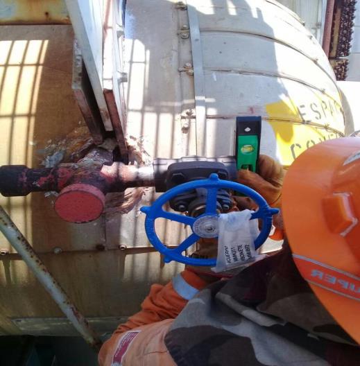 Verificación de alineación de válvula industrial durante mantenimiento de HRSG